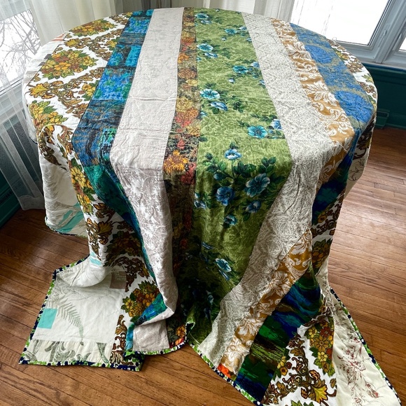 Vintage 70s reversible quilt, striped and floral patchwork, minor wear, twin - Picture 1 of 11